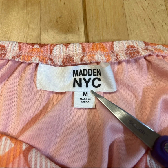 2 for$15 Madden NYC Juniors Cropped Keyhole Top - Picture 4 of 15